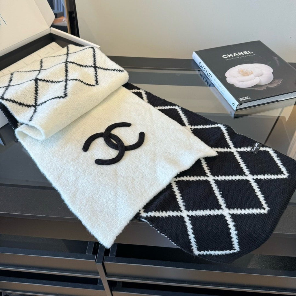 Chanel Black & Ivory Knit Scarf